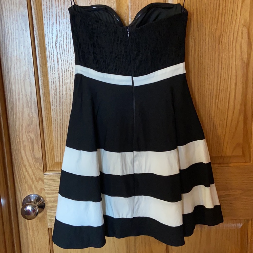 Black and White strapless dress. Super cute - Picture 2 of 3